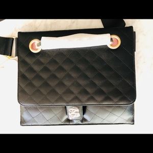 Too Faced exclusive brush belt